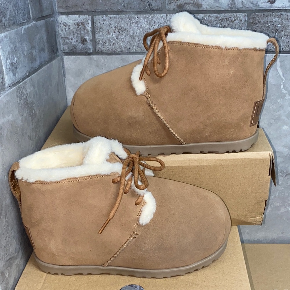 UGG PUMPED LACE UP